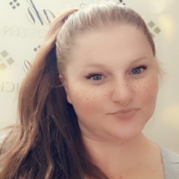 Meet your Posher, Jennifer - Picture 1 of 1